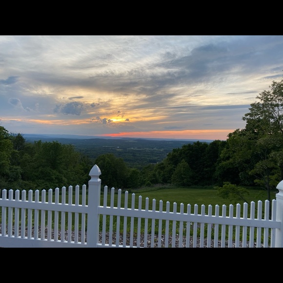 Meet your Posher, Gabriela - Picture 1 of 1